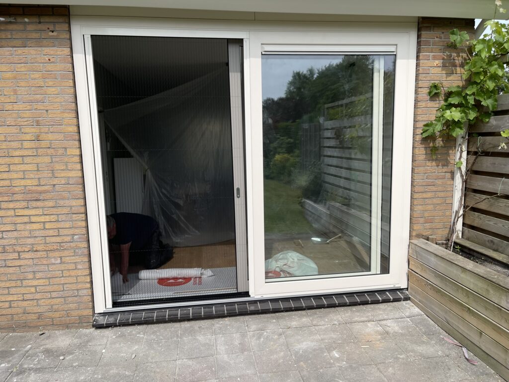 Nieuw geplaatste Schüco schuifpui in Assen